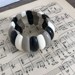 Vtg Plastic Domed Panel Stretch Bracelet